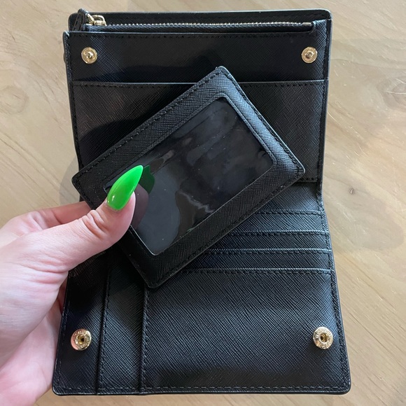 Michael Kors Carryall 2 in 1 Wallet With Card Case - Picture 3 of 3